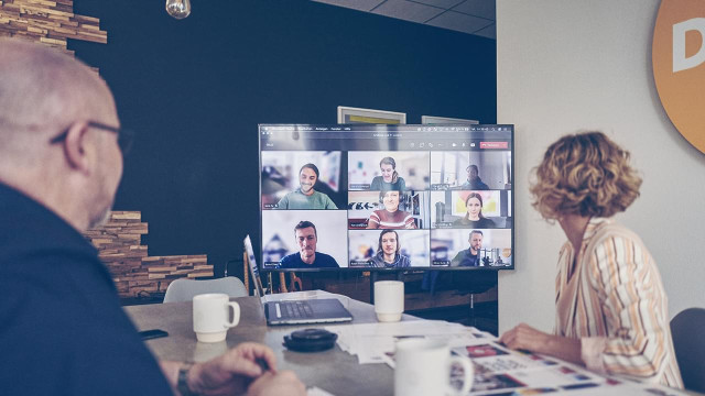 Online-Meeting von DOTS Agentur – Remote-Teambesprechung zur Koordination von Content- und Marketingstrategien.