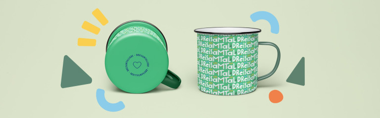 Tassen mit neuem Dreisamtal Logo-Design, entwickelt von DOTS für das Tourismusprojekt – Teil des Marken-Redesigns.