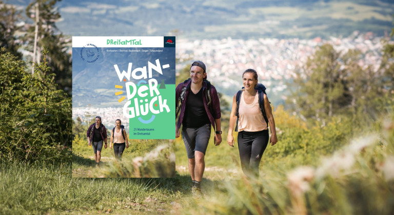 Wanderer im Dreisamtal mit Wanderguide „Wanderglück“, gestaltet von DOTS für das Tourismusprojekt – modernes Design für Wanderbegeisterte.